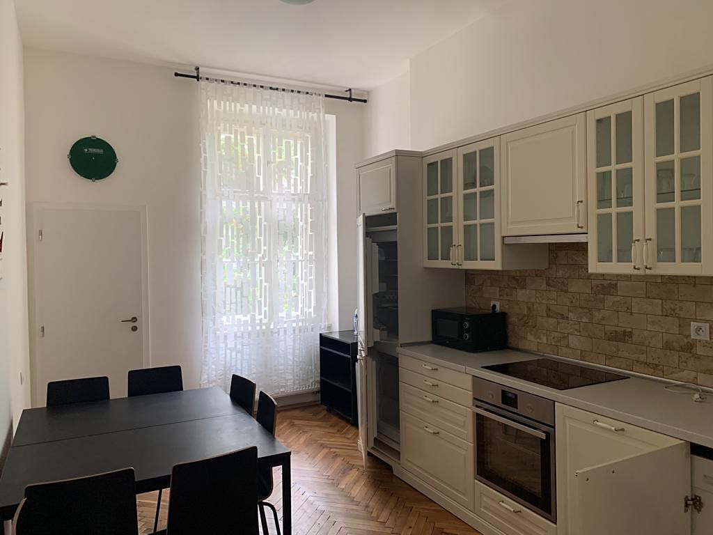Pronájem bytu pokoje 25 m²